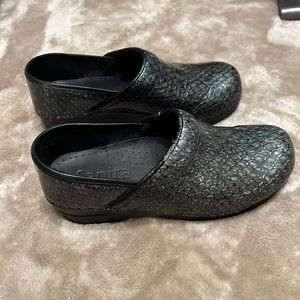 Dansko Sanita Clogs 39 Black Gray Silver